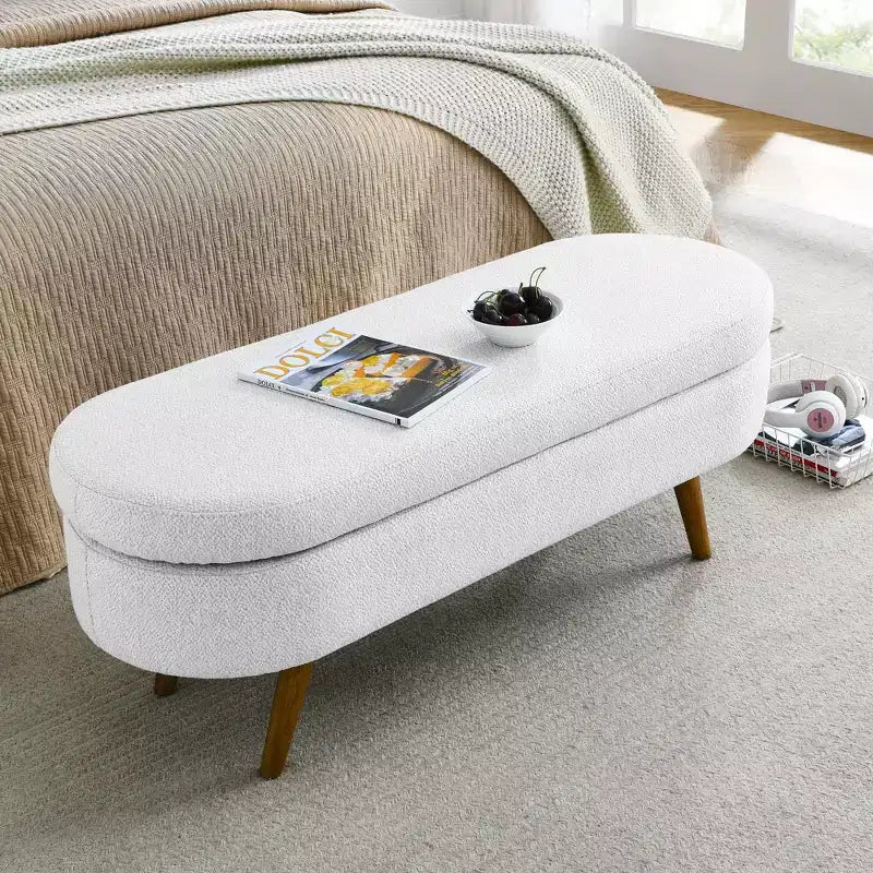 Panca contenitore ovale con gambe in legno di gomma e rivestimento in lino trapuntato – Contenitore nascosto