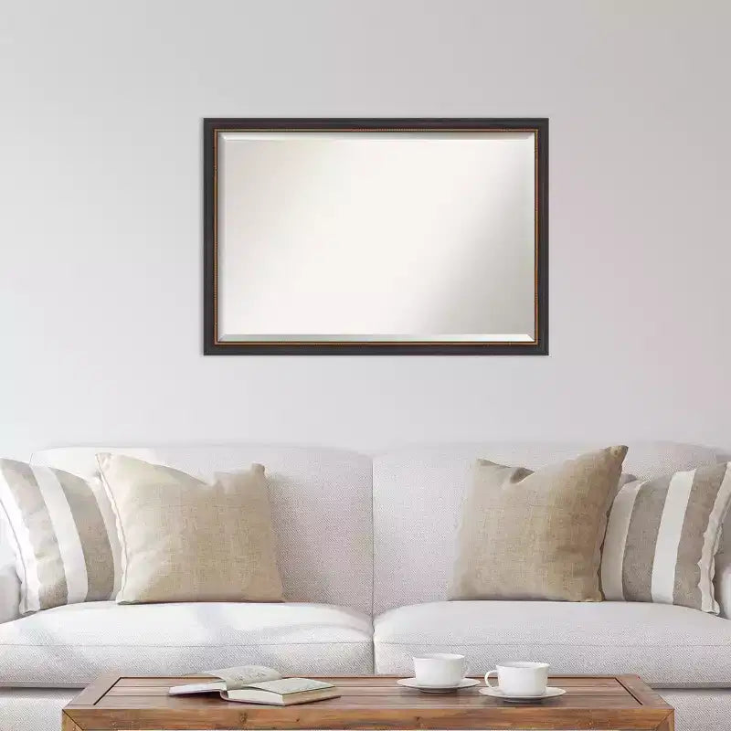 Specchio da parete Ashton nero in legno smussato 99x69 cm – Bordo interno dorato con perline