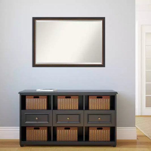 Specchio da parete Ashton nero in legno smussato 99x69 cm – Bordo interno dorato con perline