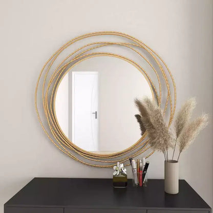 Specchio da Parete Rotondo in Metallo Dorato con Cornice ad Anelli Sovrapposti – 40"L x 38.38"A