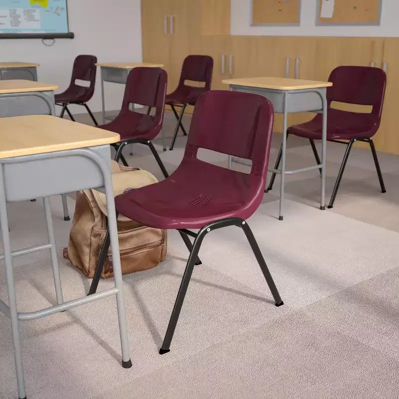 Sedia impilabile ergonomica con scocca e telaio in metallo, portata 400 kg