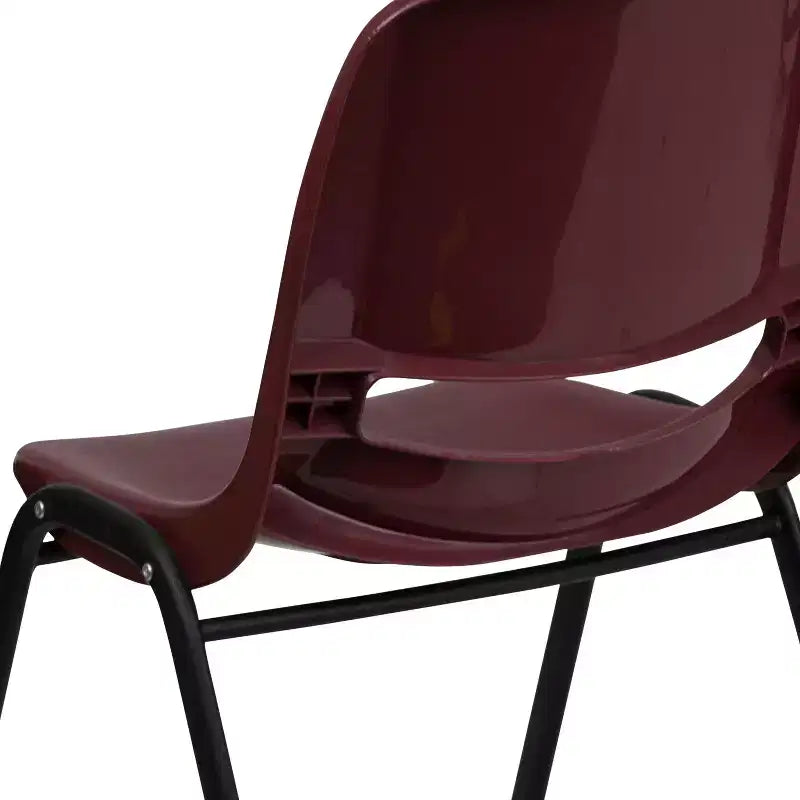 Sedia impilabile ergonomica con scocca e telaio in metallo, portata 400 kg