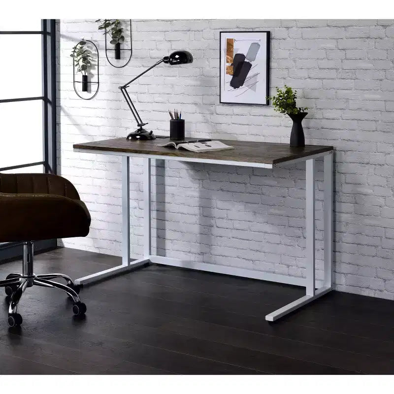 Scrivania con porta USB integrata – Struttura in metallo, superficie in composito di legno