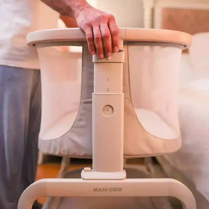 Culla per neonati con lati in rete traspirante e altezza regolabile