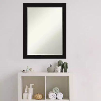 Specchio da parete per bagno smussato stretto nero di piccole dimensioni