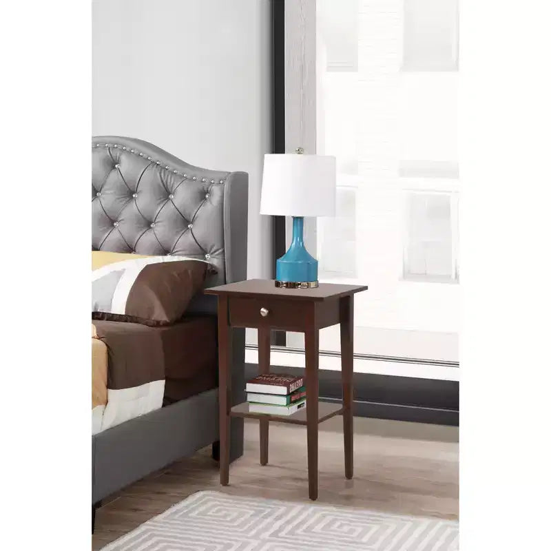 Comodino a 1 cassetto 71 cm H x 46 cm L x 36 cm P – Struttura in legno, diverse opzioni di colore